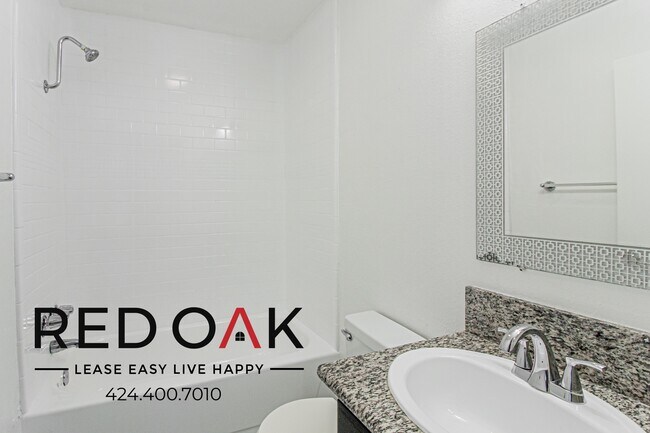 Building Photo - 1522 N Formosa Ave