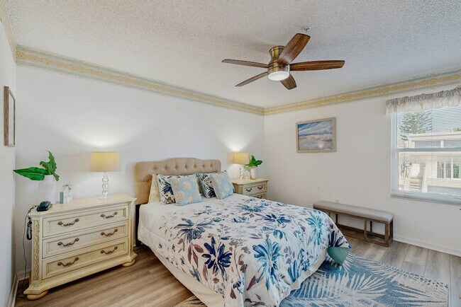 Building Photo - 3607 E Bay Dr