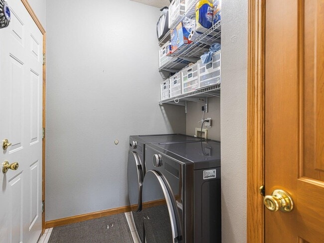 Building Photo - 251 Ashbourne Dr