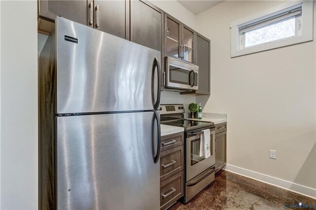 Building Photo - Luxury Downtown Condo with City Views