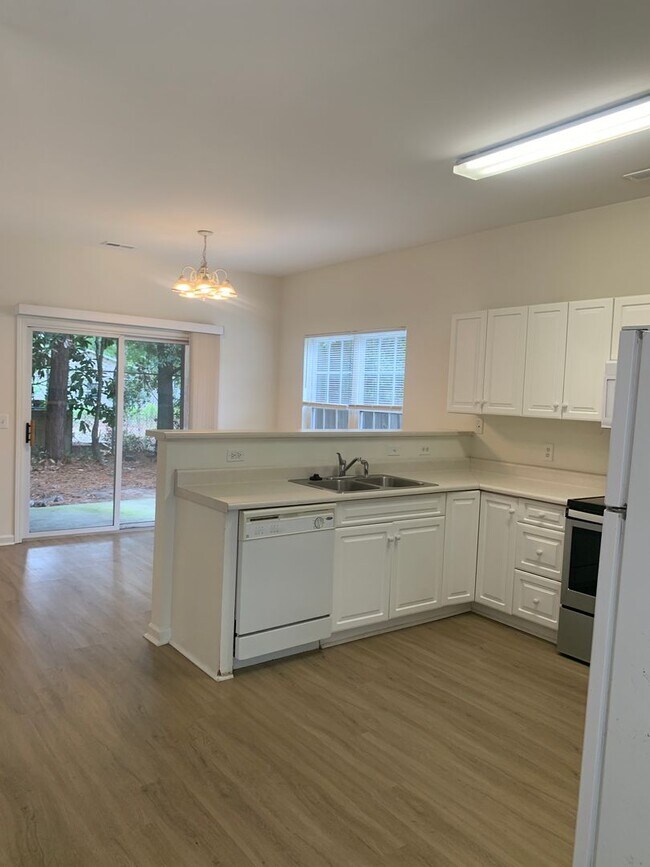 Building Photo - $500 OFF 1ST MONTHS RENT! 3 Bedroom 2 Bath House Available now on Charter Drive