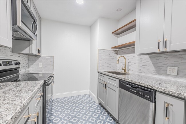 Building Photo - 2303 Rosewood St