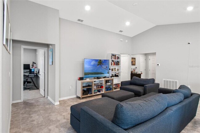 Building Photo - 524 Scenic Blf Blvd