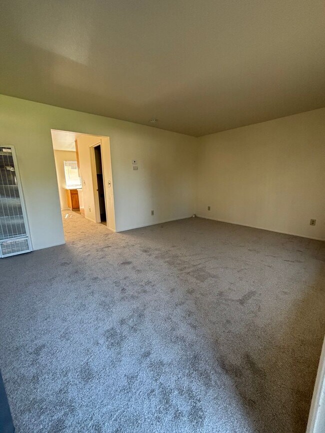 Building Photo - 5059 Charmian Dr