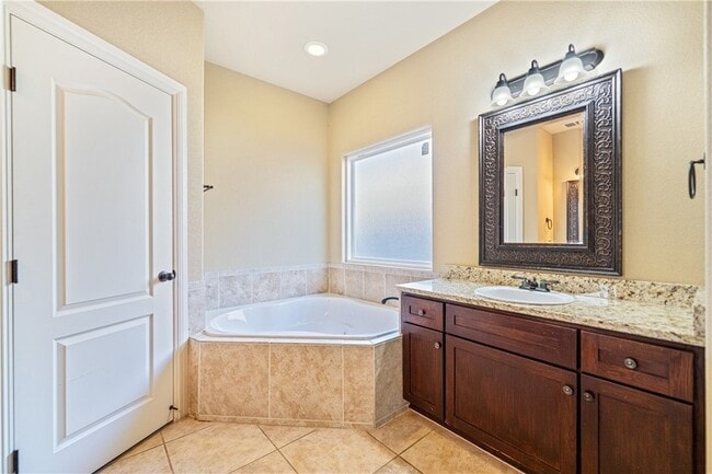 Building Photo - 6 Virginia Hills