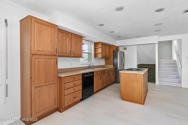 Building Photo - 7810 S Tropical Trail