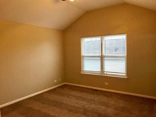 Building Photo - 2105 Aspen Dr