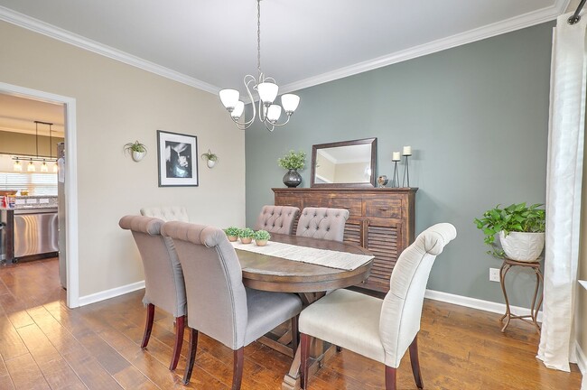 Building Photo - Spacious and updated home in Bluffs at Ash...