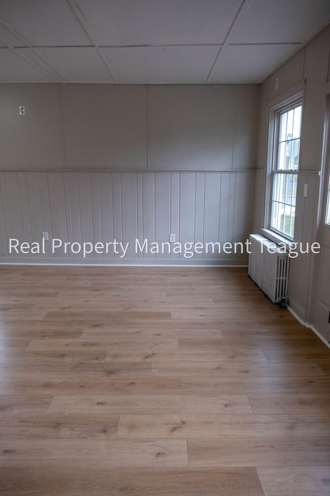 Building Photo - 1 S Main St