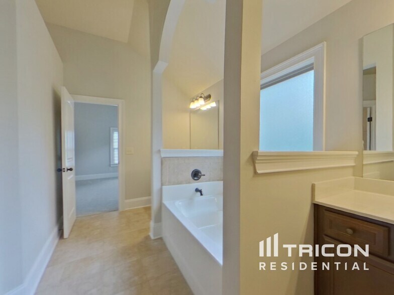 Building Photo - 349 Oatgrass Dr