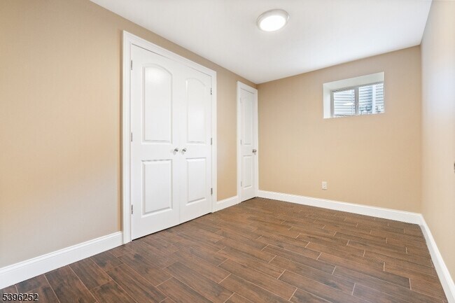 Building Photo - 57 Elm St