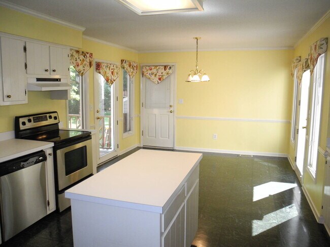 Building Photo - 383 Billingham Dr