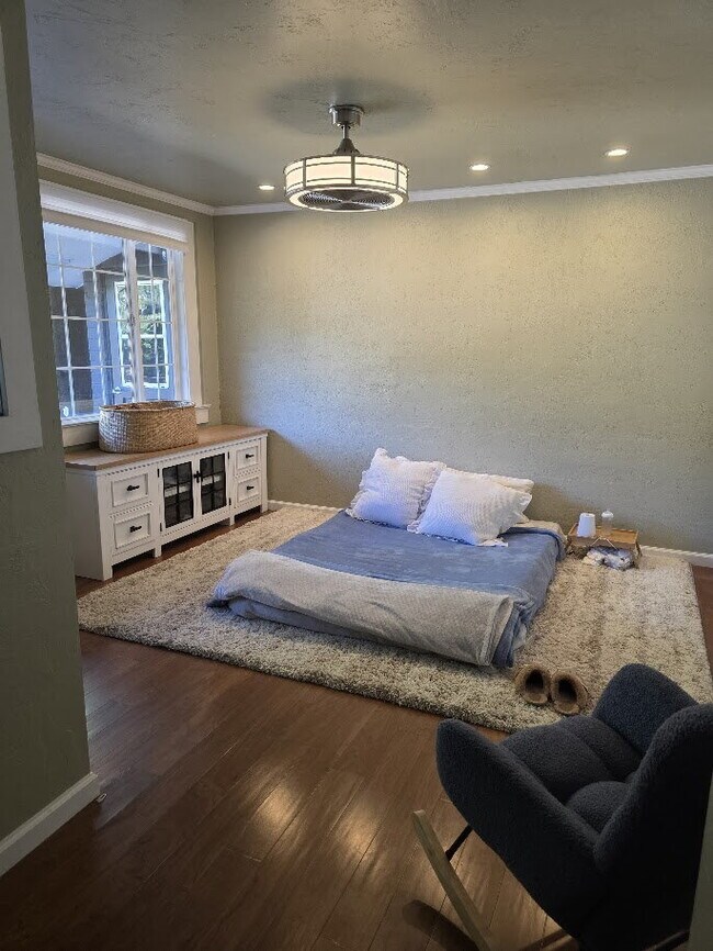 Building Photo - Compound-Style Mountain Living at Its Finest — Spacious Main Home + Brand-New Modern One-Bedroom ...