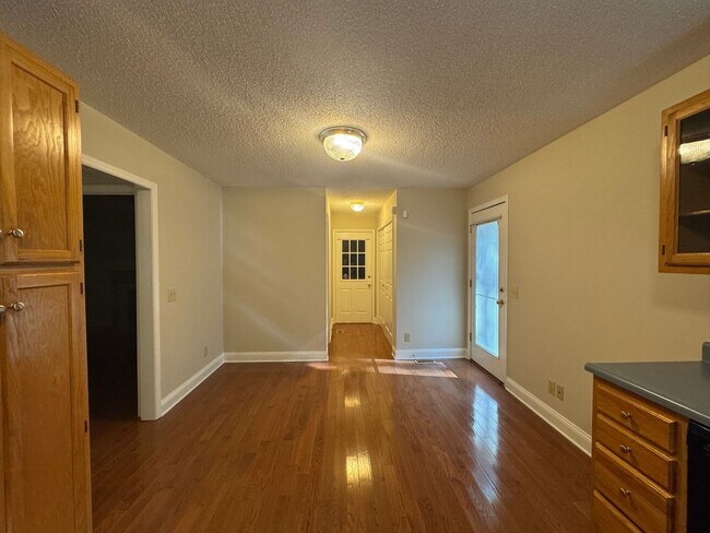 Building Photo - 3BR/2.5BA Home on 1 Acre in Spring Lake
