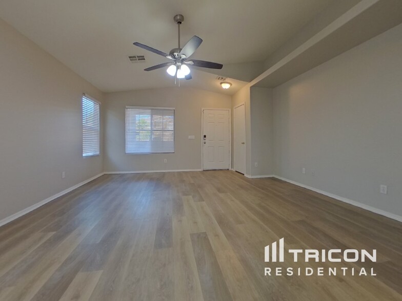 Building Photo - 2809 N 106th Ln