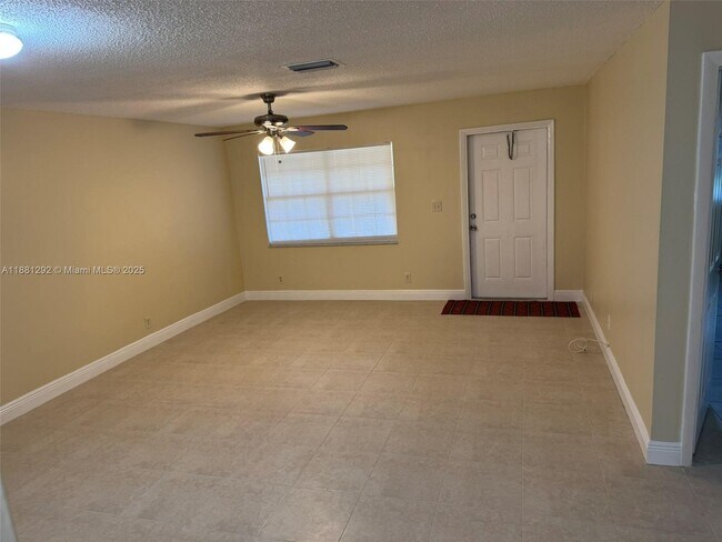 Building Photo - 4065 SW 51st St