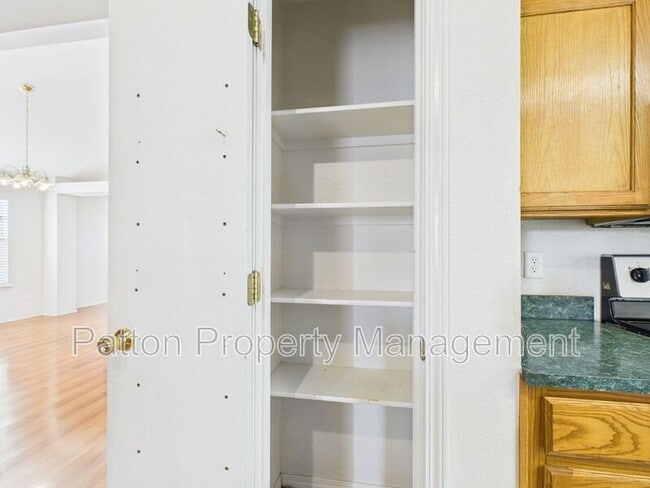 Building Photo - 1111 Pikes Peak Dr