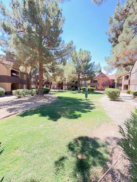 Building Photo - 2200 S Fort Apache