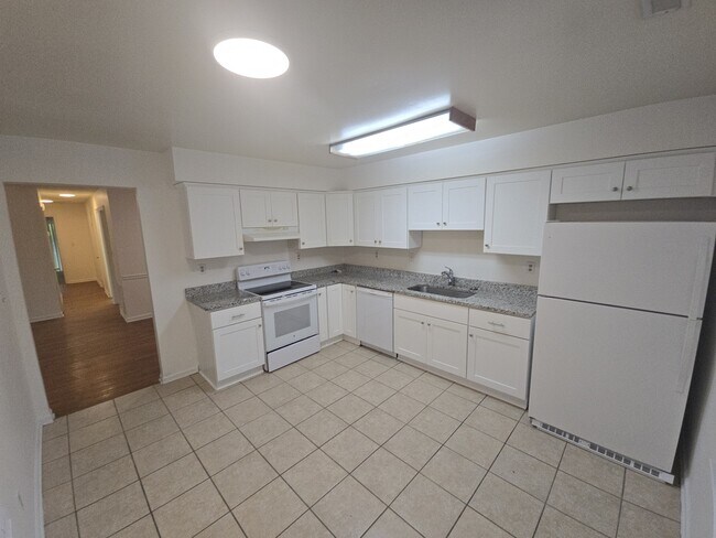 Building Photo - 4016 Rainbow Dr