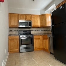 Building Photo - 210 Lockart Terrace