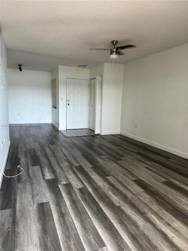 Building Photo - 2831 N Oakland Forest Dr