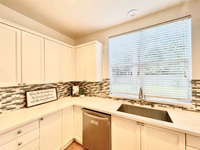 Building Photo - 11 Dalea Pl