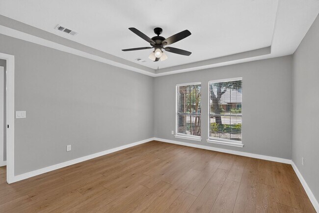 Building Photo - Beautifully Renovated Home In Carrollton Ready For Move-in