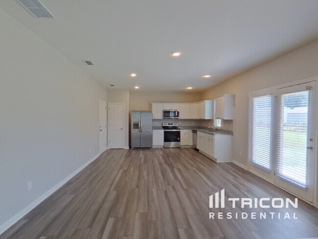 Building Photo - 100 Hyde Pk