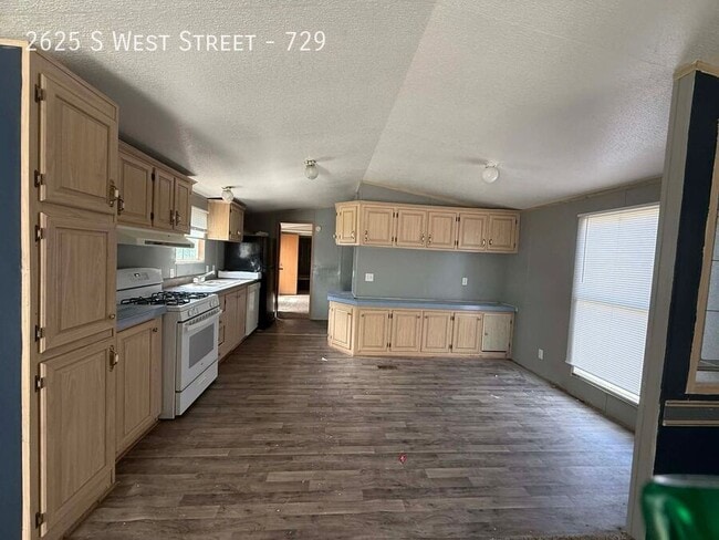 Building Photo - 2625 S West St
