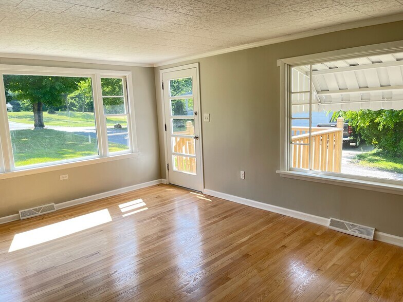 Living Room - 3956 Hollow Rd