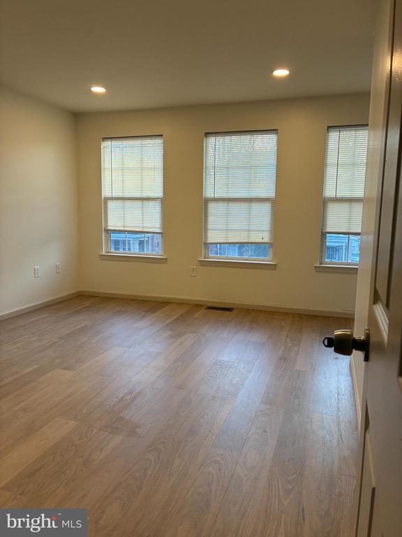 Building Photo - 46 Reading Ave