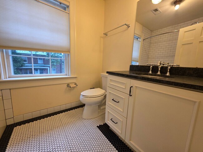 Building Photo - Delaware City Alert!! 2 bed 2 full baths Townhome available