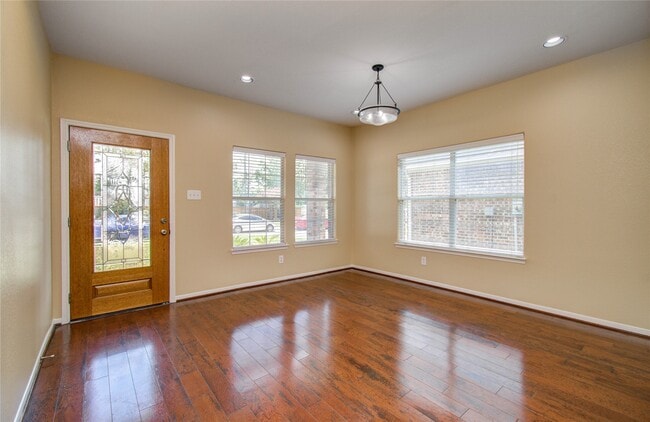 Building Photo - 17607 Memorial Falls Dr