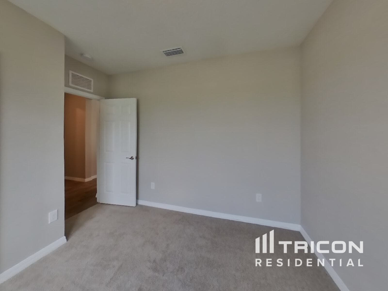 Building Photo - 13439 Palmera Vista Dr