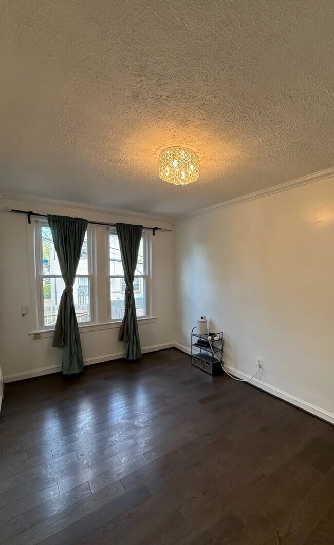 Building Photo - 1714 E St NE