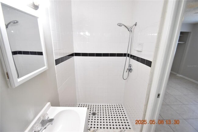 Building Photo - 8320 Oleander Ln