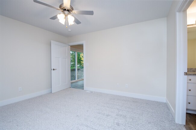Building Photo - 9250 Brook Hollow Ln