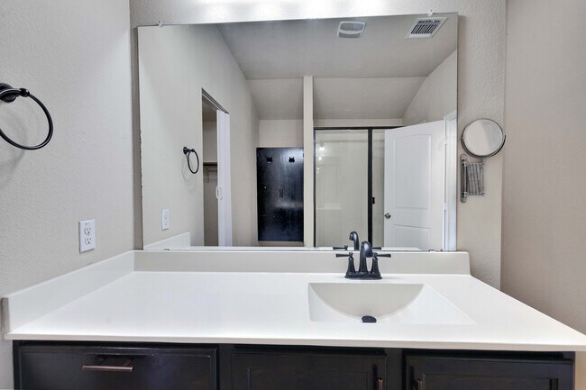 Building Photo - 116 Leona River Trl