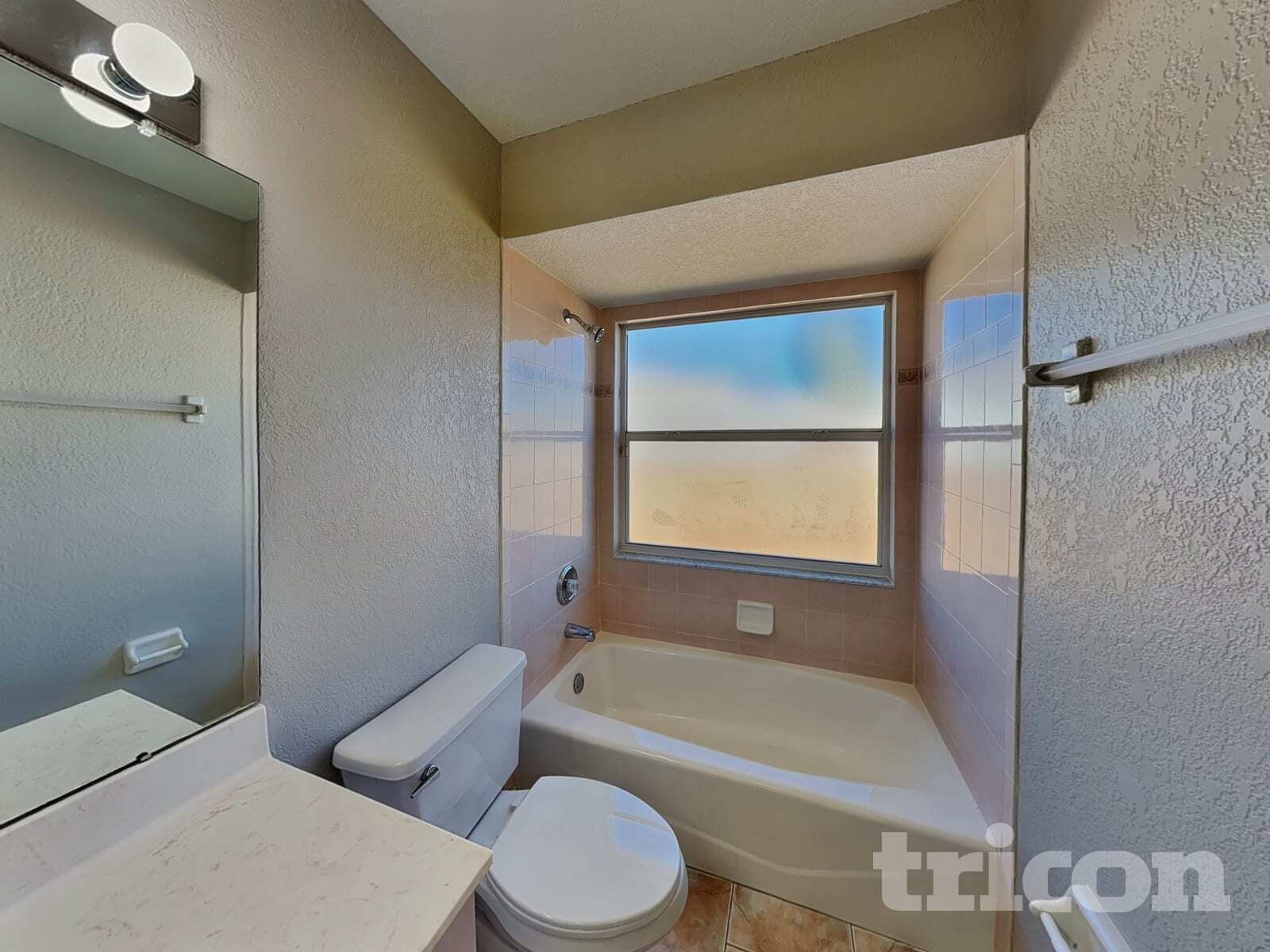 Building Photo - 3798 Fontainebleau St