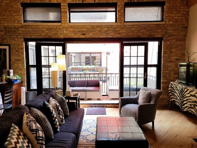 Building Photo - 226 N Clinton St