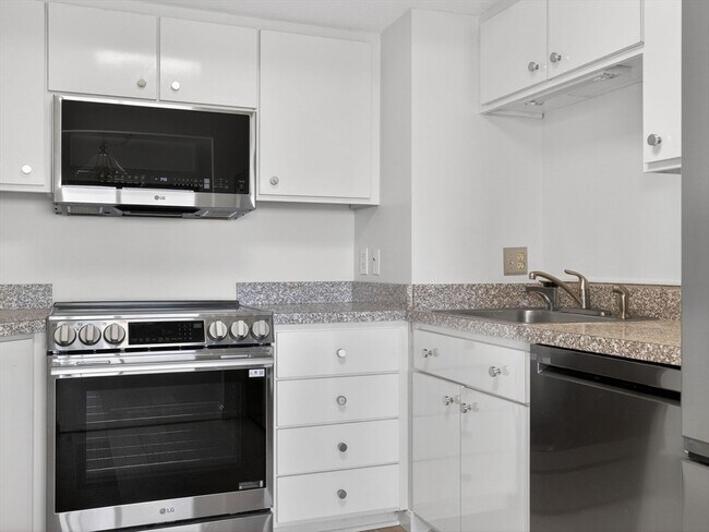 Building Photo - 250 Hammond Pond Pkwy