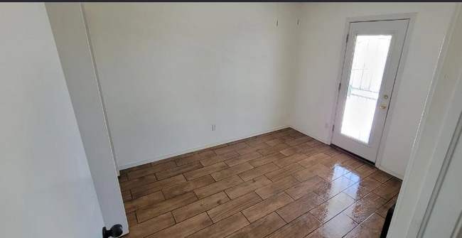 Building Photo - 10118 Montreal Cir