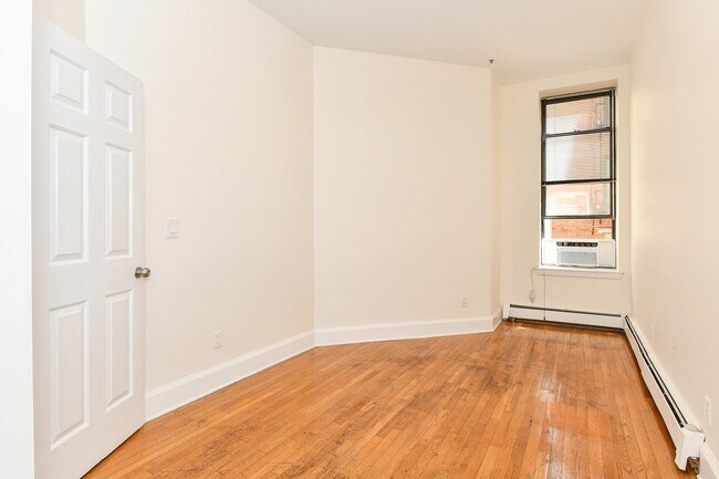 Building Photo - 1115 Willow Ave