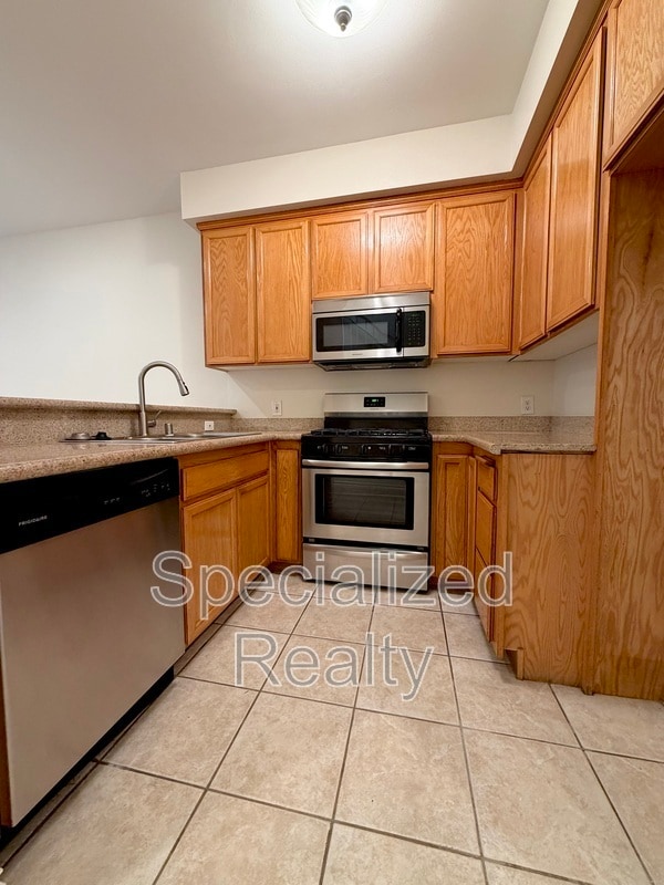 Building Photo - 5716 Whitsett Ave