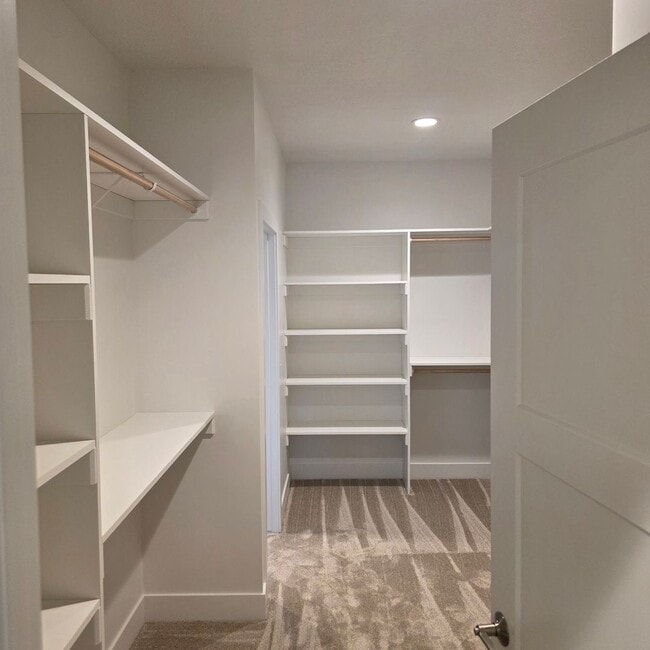 Building Photo - Garden View Zero Entry!! PHOTOS COMING SOON!