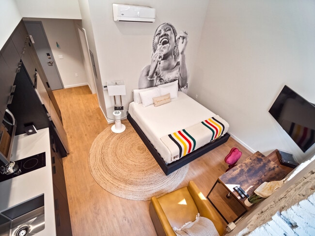 Building Photo - The Roxy Apartments