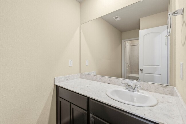 Building Photo - 6131 Carpenters Cove Ln