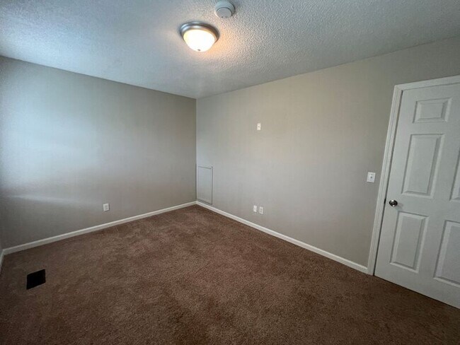 Building Photo - 5547 St James St