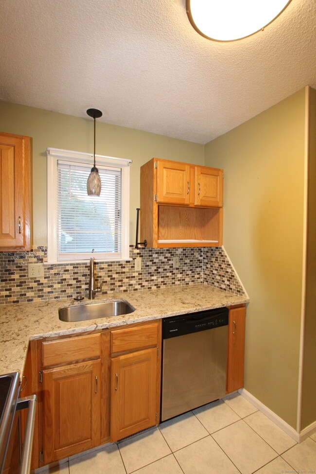 Building Photo - 44 Rosemary Ln