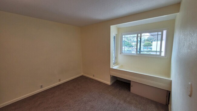 Building Photo - Spacious 5 Bedroom 3 Bath Duplex House w/ 2 car Garage and Gated Driveway in Mililani